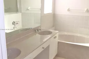 575 SE 29th Dr, Homestead, FL 33033 - Photo 17