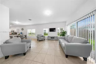 425 NE 1st Dr, Florida City, FL 33034 - Photo 9