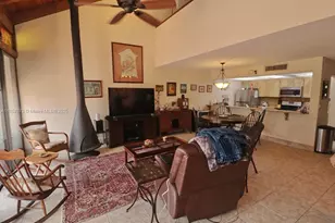 11060 N Lakeview Dr, Pembroke Pines, FL 33026 - Photo 5