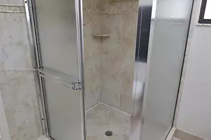 11060 N Lakeview Dr, Pembroke Pines, FL 33026 - Photo 13