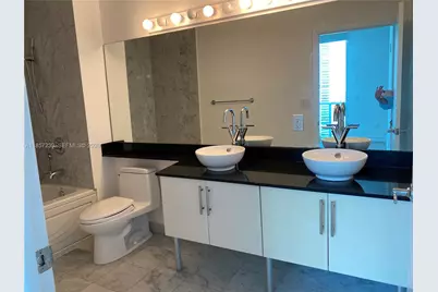 31 SE 5th St #3912, Miami, FL 33131 - Photo 9