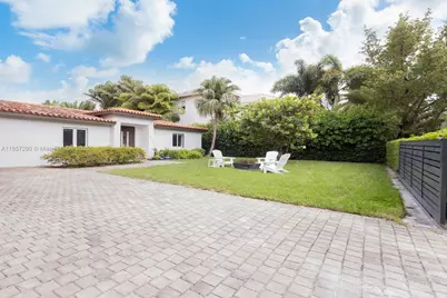 677 Hampton Ln, Key Biscayne, FL 33149 - Photo 3