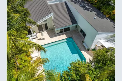 1090 NE 92nd St, Miami Shores, FL 33138 - Photo 9