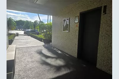 1001 Hillcrest Ct #302, Hollywood, FL 33021 - Photo 3