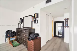 555 NE 15th St, Miami, FL 33132 - Photo 13