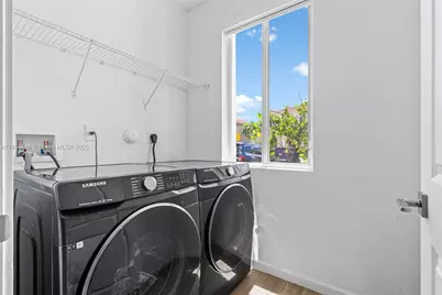 2431 SE 10th Ct, Homestead, FL 33035 - Photo 9