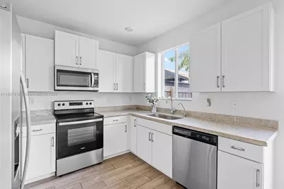 2431 SE 10th Ct, Homestead, FL 33035 - Photo 5