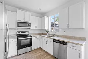 2431 SE 10th Ct, Homestead, FL 33035 - Photo 5