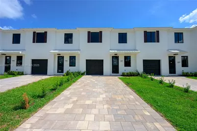 880 SW 1st St, Florida City, FL 33034 - Photo 3