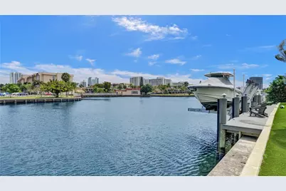 1651 Diplomat Pkwy, Hallandale Beach, FL 33009 - Photo 23