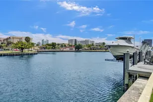 1651 Diplomat Pkwy, Hallandale Beach, FL 33009 - Photo 23
