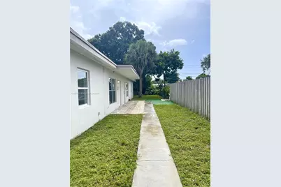 1004 SW 24th Ave #2-East, Fort Lauderdale, FL 33312 - Photo 1