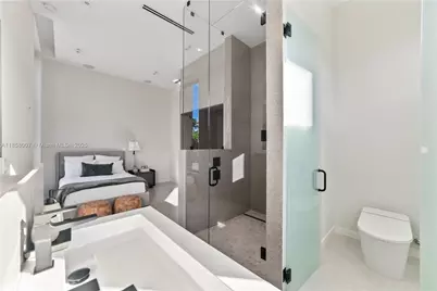 493 Holiday Dr, Hallandale Beach, FL 33009 - Photo 45