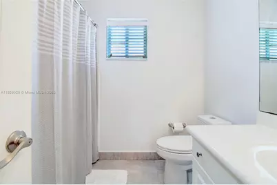 1610 Sandpiper Cir #0, Weston, FL 33327 - Photo 25