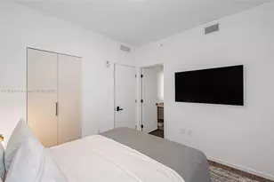 398 NE 5th St, Miami, FL 33132 - Photo 21