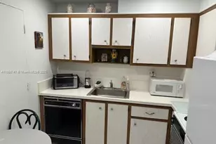 [Address not provided], Hallandale Beach, FL 33009 - Photo 5