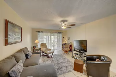 3186 Via Poinciana #203, Lake Worth, FL 33467 - Photo 9
