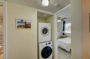 3186 Via Poinciana, Lake Worth, FL 33467 - Photo 17