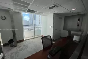 31 SE 5th St, Miami, FL 33131 - Photo 37