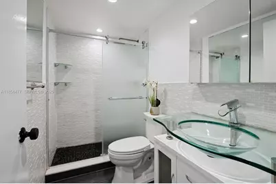 5601 Collins Ave #820, Miami Beach, FL 33140 - Photo 15