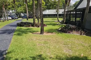 343 Fairway Cir, Weston, FL 33326 - Photo 5