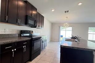 39889 Harmon Grove Ct, Zephyrhills, FL 33540 - Photo 13