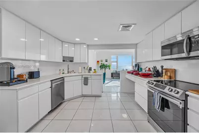 5255 Collins Ave #14D, Miami Beach, FL 33140 - Photo 9