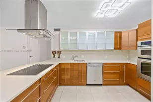 20379 W Country Club Dr, Aventura, FL 33180 - Photo 9