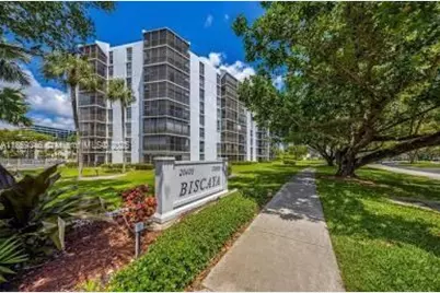 20500 W Country Club Dr #308, Aventura, FL 33180 - Photo 3