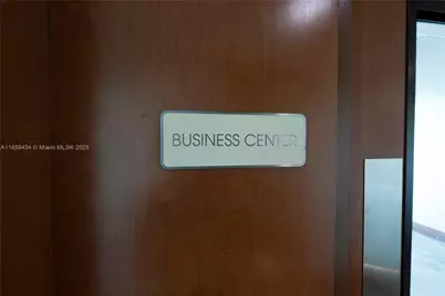 31 SE 5th St #2610, Miami, FL 33131 - Photo 17