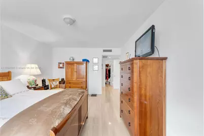 5600 Collins Ave #17W, Miami Beach, FL 33140 - Photo 9