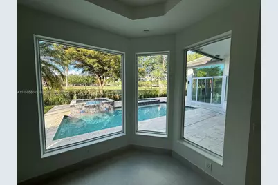 2523 Montclaire Cir, Weston, FL 33327 - Photo 5