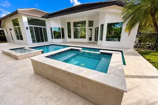 2523 Montclaire Cir, Weston, FL 33327 - Photo 3