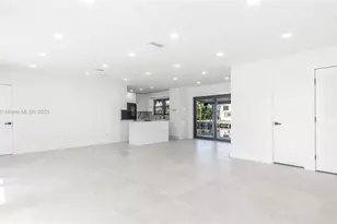 2417 NE 18th Ave, Wilton Manors, FL 33305 - Photo 3