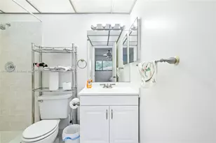 10715 W Clairmont Cir, Tamarac, FL 33321 - Photo 25