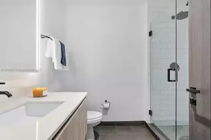 398 NE 5th St, Miami, FL 33132 - Photo 15