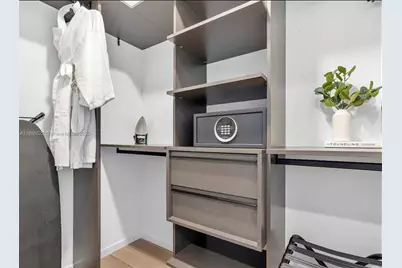 398 NE 5th St #4004, Miami, FL 33132 - Photo 17