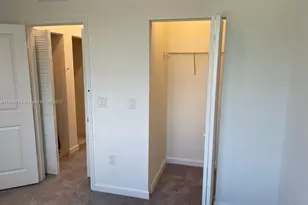 945 NE 211th St, Miami, FL 33179 - Photo 21