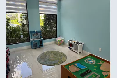 945 NE 211th St, Miami, FL 33179 - Photo 35