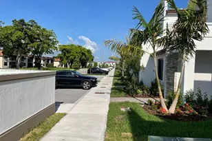 945 NE 211th St, Miami, FL 33179 - Photo 23