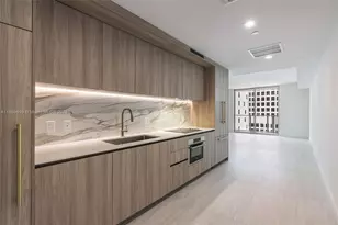 77 SE 5th St, Miami, FL 33131 - Photo 15