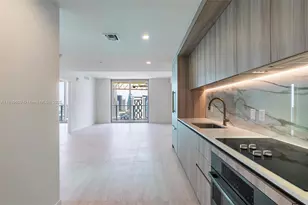 77 SE 5th St, Miami, FL 33131 - Photo 31