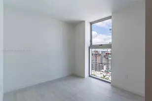 77 SE 5th St, Miami, FL 33131 - Photo 29