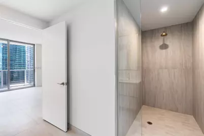 77 SE 5th St #309, Miami, FL 33131 - Photo 5