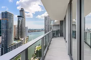 77 SE 5th St, Miami, FL 33131 - Photo 21