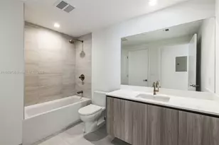 77 SE 5th St, Miami, FL 33131 - Photo 89