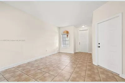 2557 SE 14th St, Homestead, FL 33035 - Photo 5