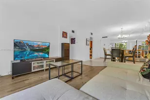 2780 NE 183rd St, Aventura, FL 33160 - Photo 9