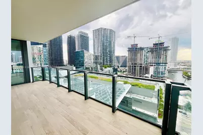68 SE 6th St #1212, Miami, FL 33131 - Photo 5
