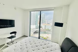 68 SE 6th St, Miami, FL 33131 - Photo 21